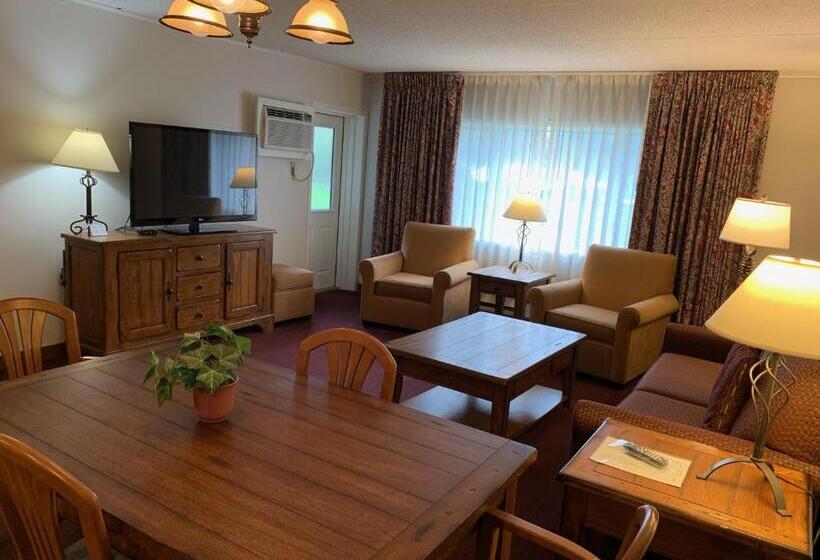 Deluxe Suite King Bed, Fireside Inn & Suites Gilford
