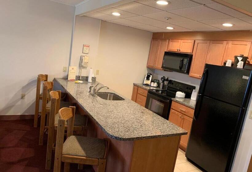 Deluxe Suite King Bed, Fireside Inn & Suites Gilford