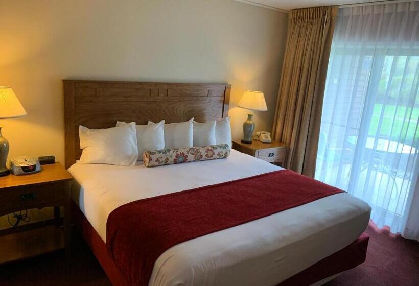 Deluxe Suite King Bed, Fireside Inn & Suites Gilford