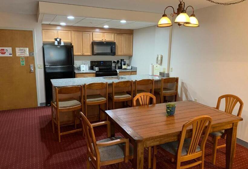 Deluxe Suite King Bed, Fireside Inn & Suites Gilford