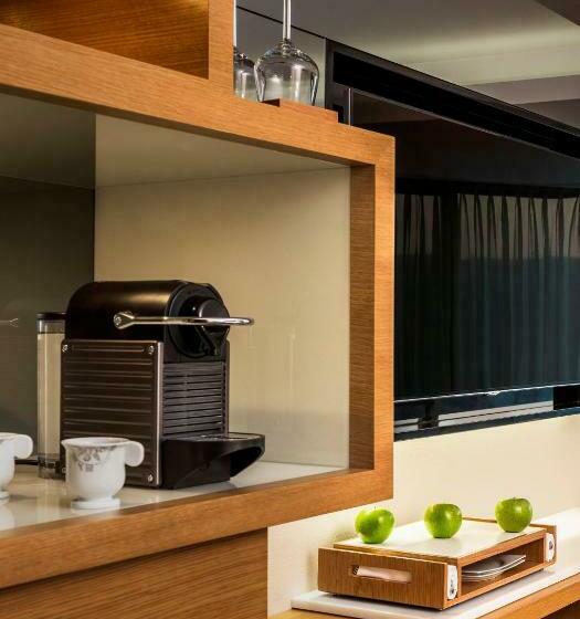اتاق استاندارد با چشم‌انداز استخر, Swissotel The Bosphorus Istanbul