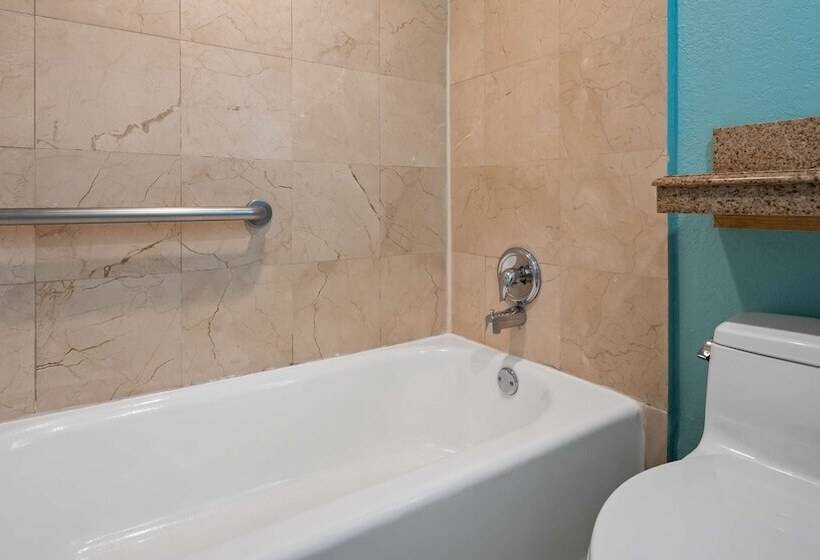 חדר סטנדרט שתי מיטות זוגיות, Best Western Plus Oceanside Inn
