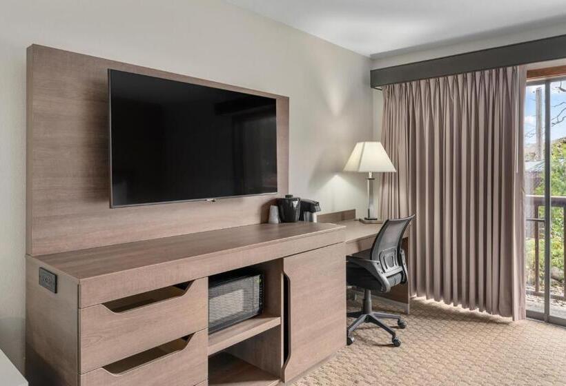 Люкс Кровать Кинг, Cedar Street Hotel & Suites