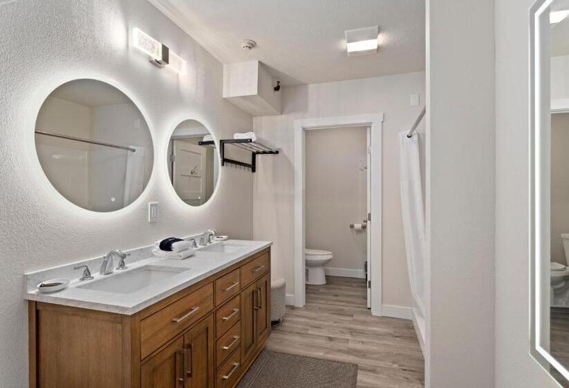 Family Suite, Cedar Street Hotel & Suites