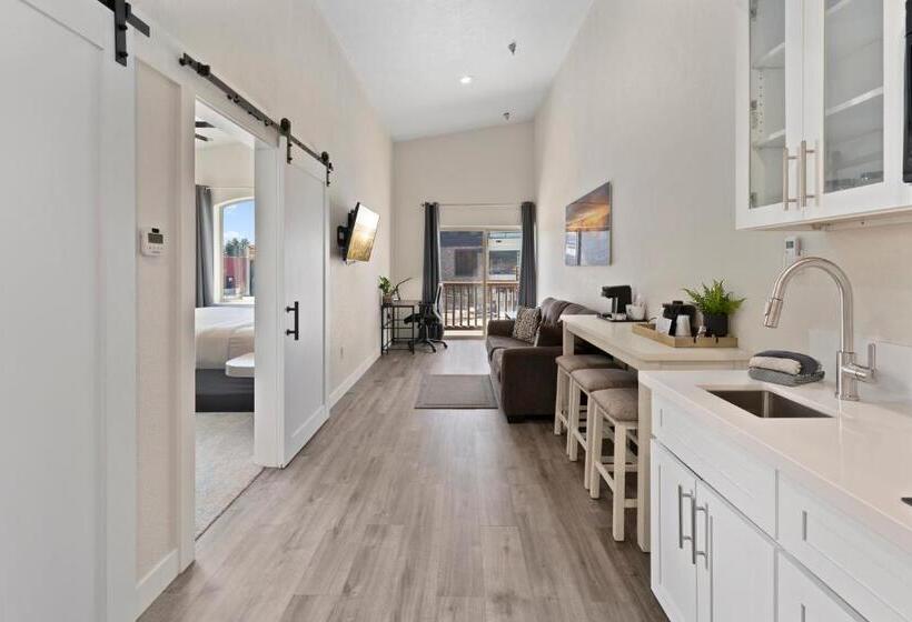 Family Suite, Cedar Street Hotel & Suites