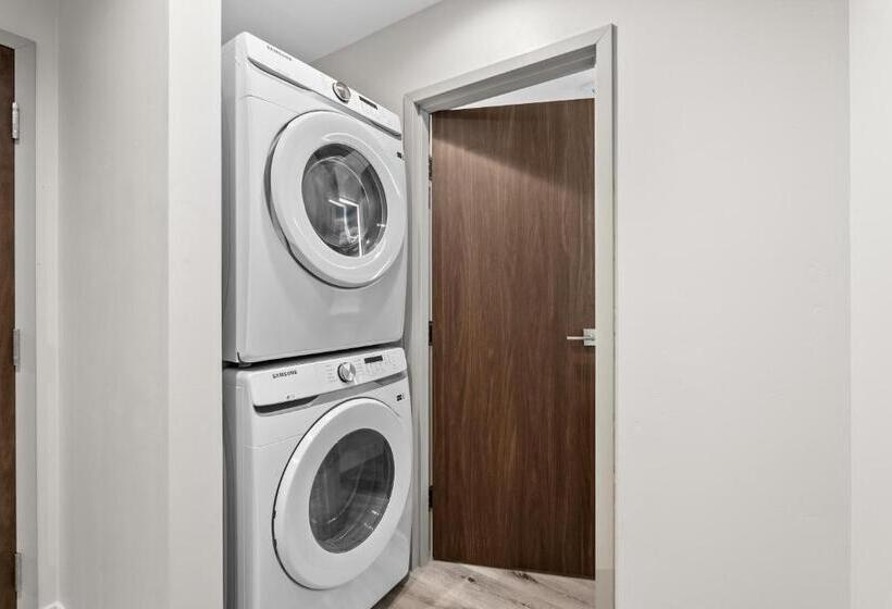 Апартаменты 1 Спальня, Cedar Street Hotel & Suites