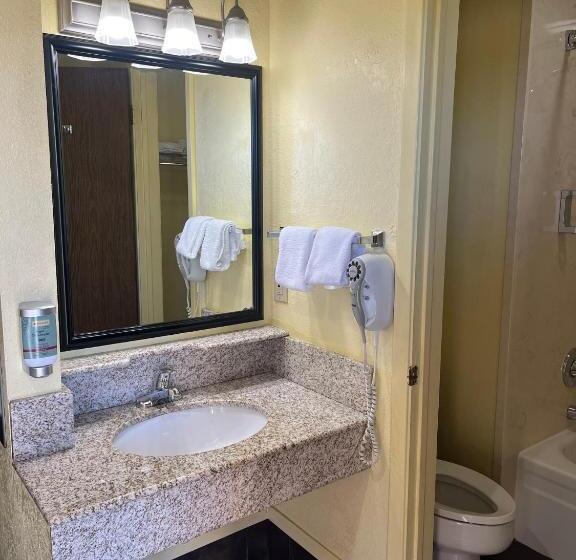 Номер Deluxe Кровать Кинг, Red Roof Inn & Suites Sulphur Springs