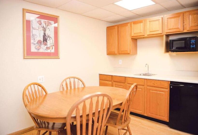 Люкс Кровать Кинг, Quality Inn & Suites Ames Conference Center Near Isu Campus
