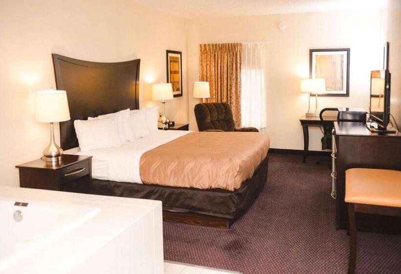 Люкс с гидромассажем, Quality Inn & Suites Ames Conference Center Near Isu Campus