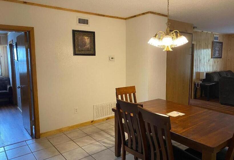 Suite, Zoders Inn And Suites