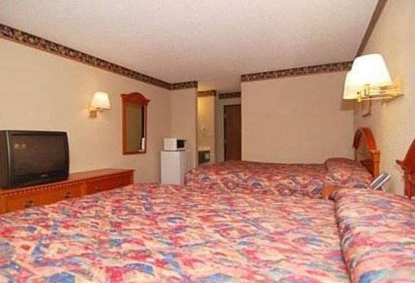 Номер Стандарт 2 Двуспальные Кровати, Rodeway Inn East