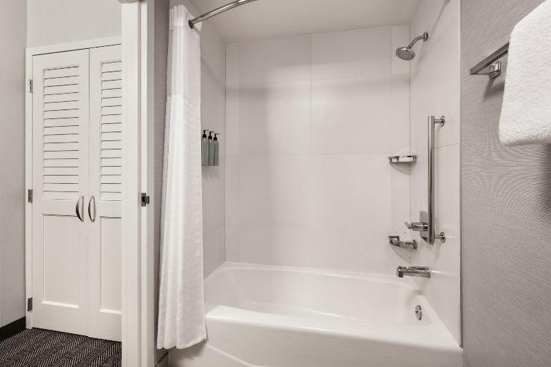 Chambre Standard Lit King Size, Courtyard By Marriott Memphis Airport