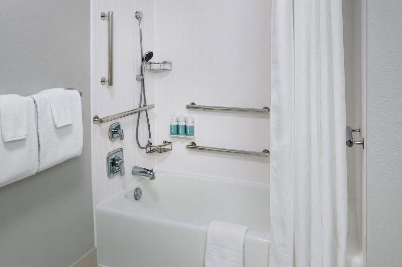 스탠다드 룸 킹사이즈 침대, Courtyard By Marriott New Carrollton Landover