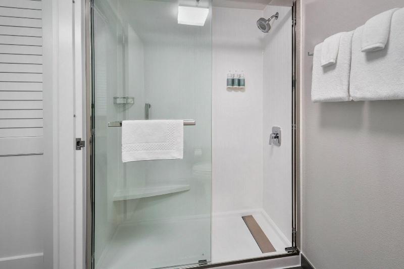 스탠다드 룸 킹사이즈 침대, Courtyard By Marriott New Carrollton Landover