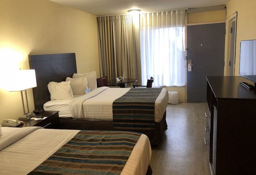 Номер Стандарт 2 Двуспальные Кровати, Days Inn By Wyndham Natchez