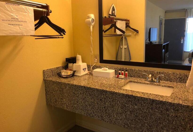 Номер Стандарт 2 Двуспальные Кровати, Days Inn By Wyndham Natchez