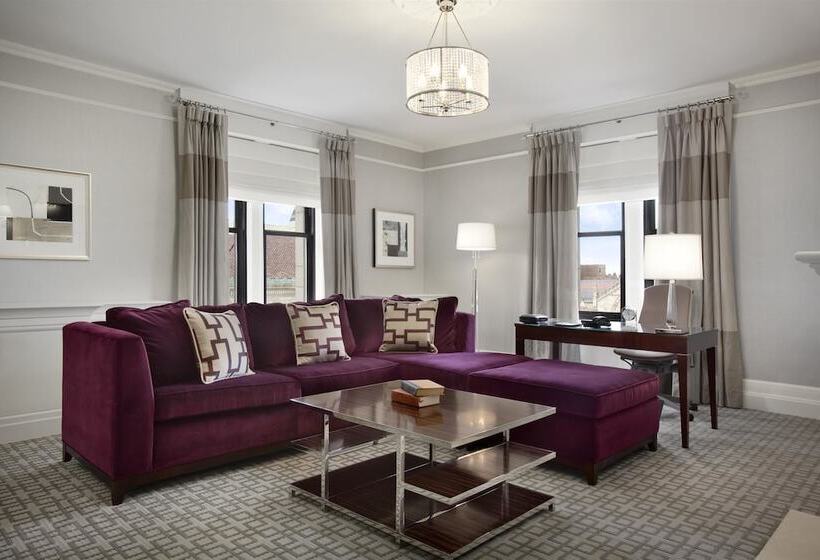 스위트 킹사이즈 침대, Fairmont Copley Plaza