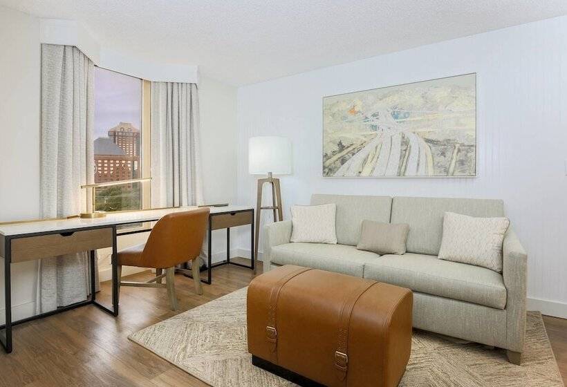 Suite z Balkonem, Sheraton Suites Market Center Dallas