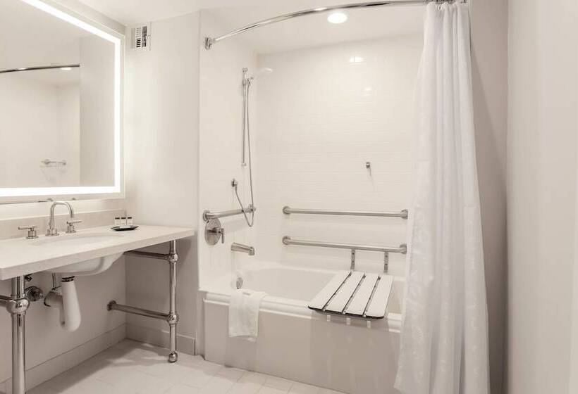 Suite z Balkonem, Sheraton Suites Market Center Dallas