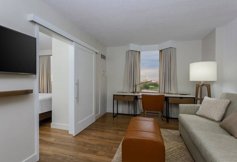 Suite z Balkonem, Sheraton Suites Market Center Dallas