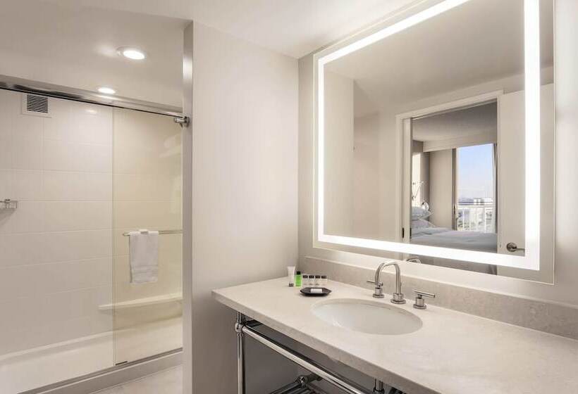 带阳台套房, Sheraton Suites Market Center Dallas
