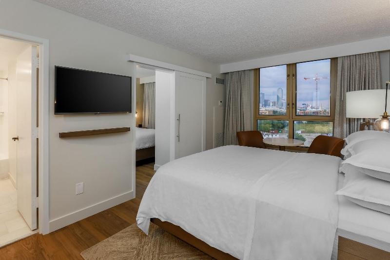带大床的套房, Sheraton Suites Market Center Dallas