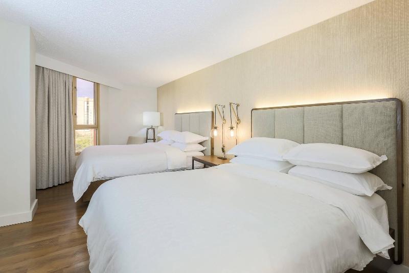 Suite Queen Bed, Sheraton Suites Market Center Dallas