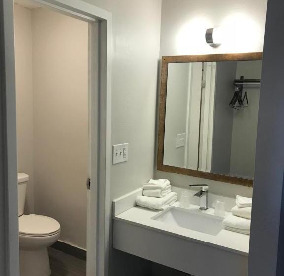 Номер Deluxe, Baymont Inn And Suites By Wyndham Columbus / Near Osu