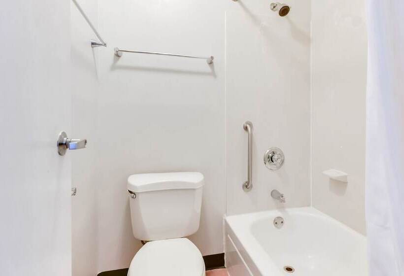 Номер Deluxe, Baymont Inn And Suites By Wyndham Columbus / Near Osu