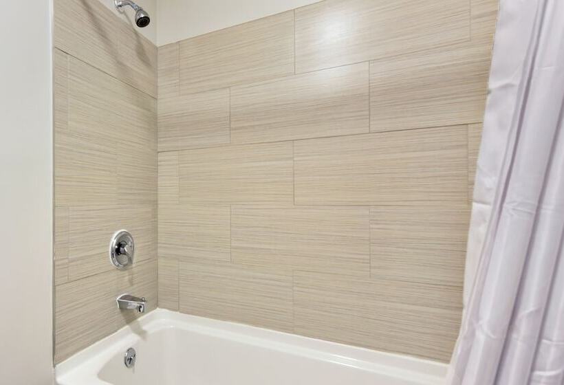 Номер Стандарт 2 Двуспальные Кровати, Baymont Inn And Suites By Wyndham Columbus / Near Osu