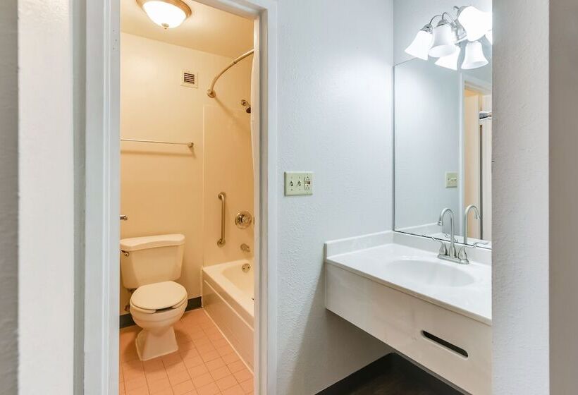 Номер Стандарт 2 Двуспальные Кровати, Baymont Inn And Suites By Wyndham Columbus / Near Osu