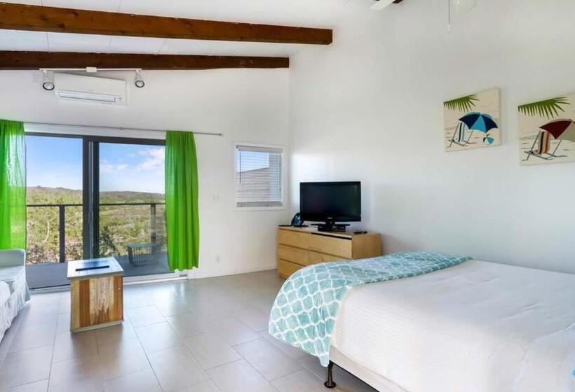 Студия Стандарт, Driftwood Resort On The Ocean