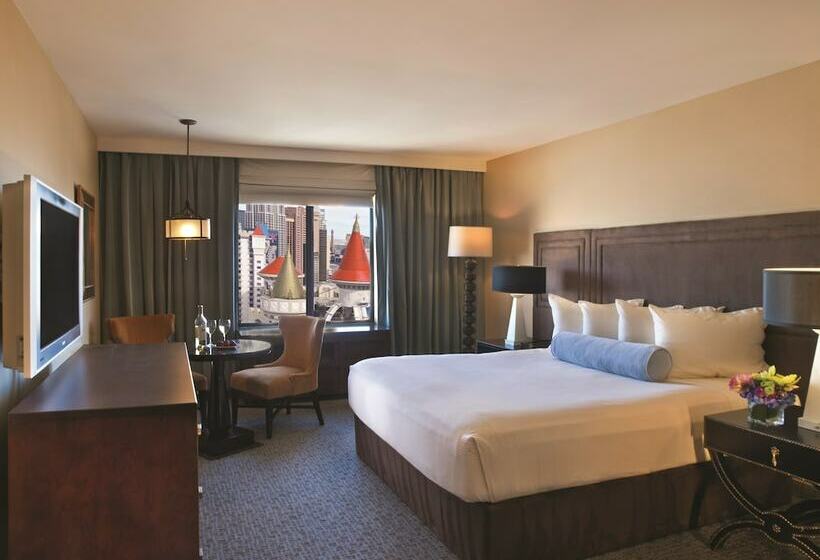 اتاق استاندارد با تخت بزرگ, Excalibur Hotel & Casino