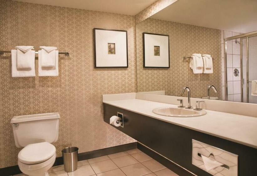 اتاق رویال, Excalibur Hotel & Casino