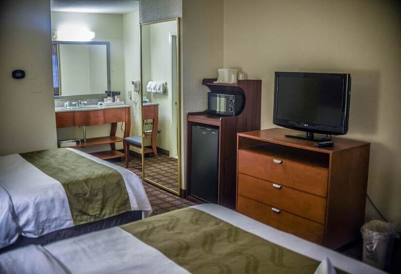 Номер Стандарт 2 Двуспальные Кровати, Quality Inn & Suites Northampton Amherst