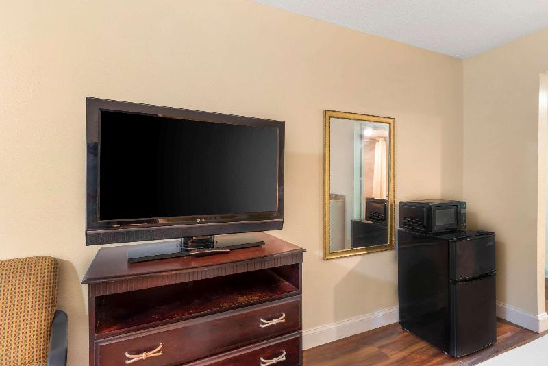 장애인을 위한 스탠다드 룸, Rodeway Inn Colonial Heights I95