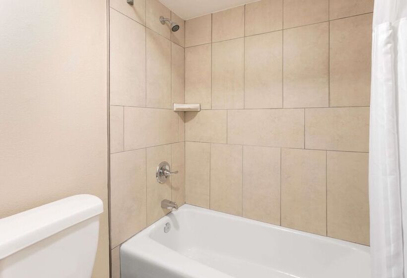 اتاق استاندارد با 2 تخت دوبل, Super 8 By Wyndham Asheville Airport