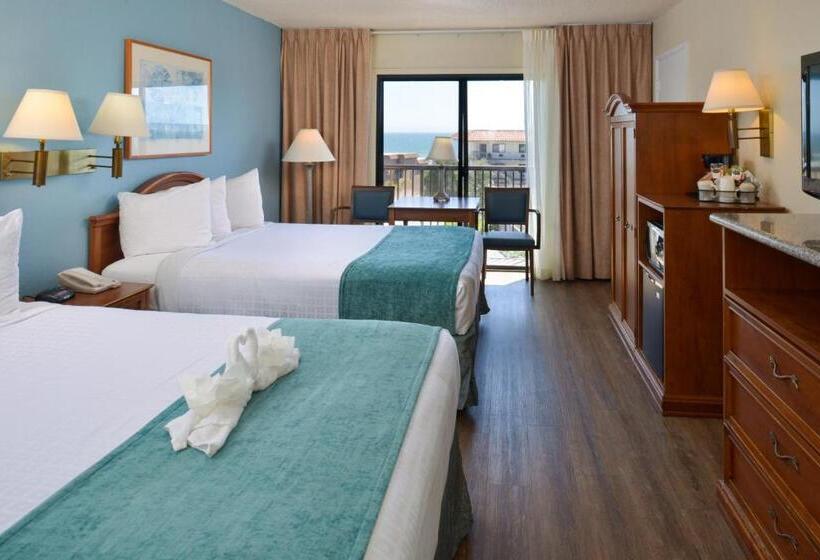 Номер Стандарт с Балконом, Edgewater Inn And Suites