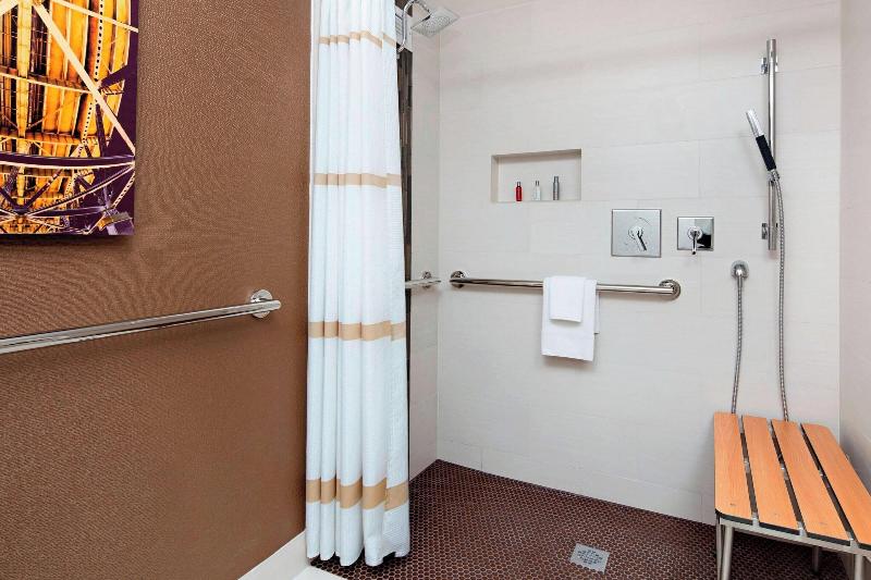 Standard Szoba King Size Bed, Baton Rouge Marriott