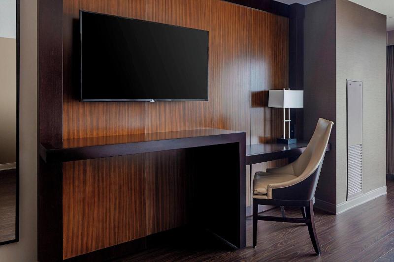 Standard Szoba King Size Bed, Baton Rouge Marriott