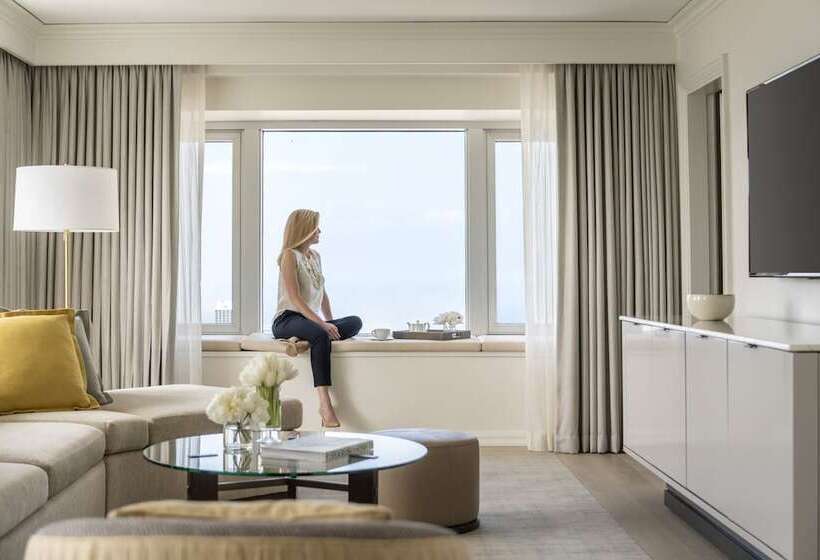 جناح لذوى الاحتياجات الخاصة, Four Seasons  Chicago