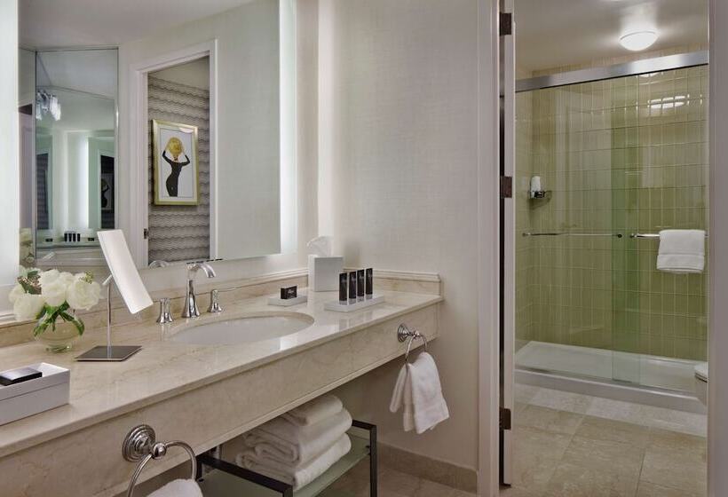 سوییت اجرایی, The Logan Philadelphia Curio Collection By Hilton