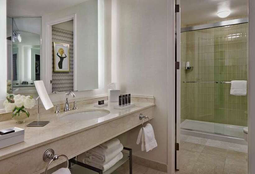 سوئیت با تخت بزرگ, The Logan Philadelphia Curio Collection By Hilton