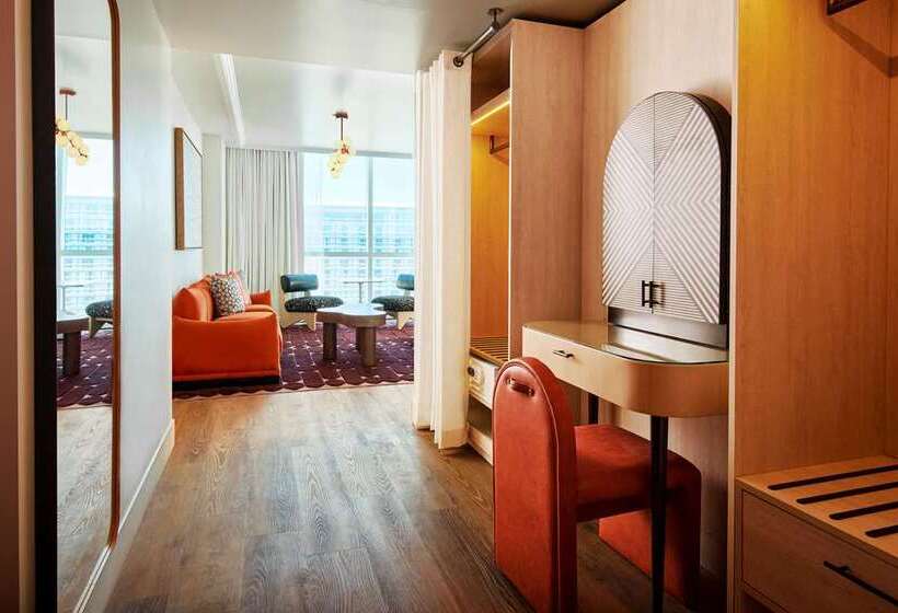 سوئیت با تخت بزرگ, The Logan Philadelphia Curio Collection By Hilton