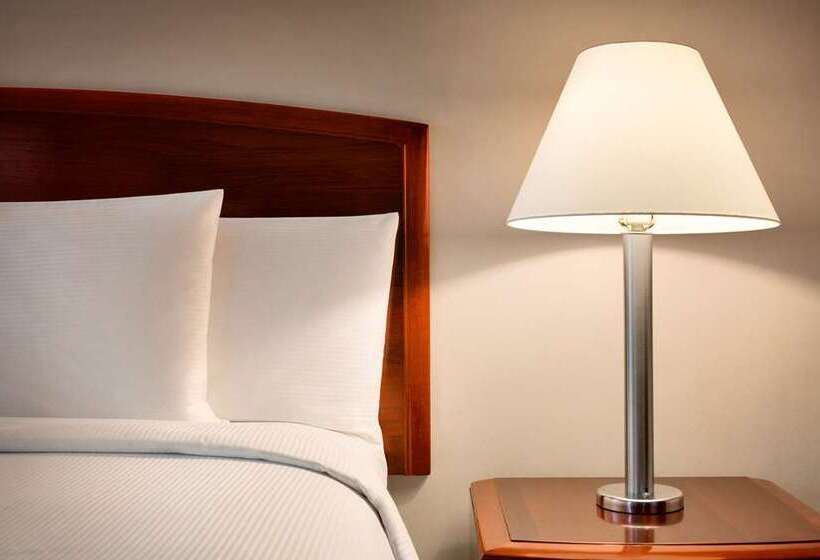 سوئیت با تخت بزرگ, The Logan Philadelphia Curio Collection By Hilton