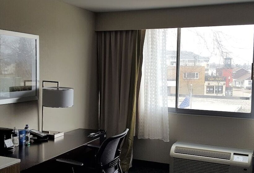 Номер Стандарт 2 Двуспальные Кровати, Wyndham Garden Kenosha Harborside