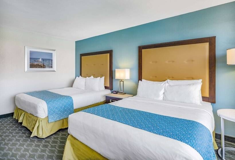 Номер Стандарт 2 Двуспальные Кровати, Wyndham Garden Kenosha Harborside