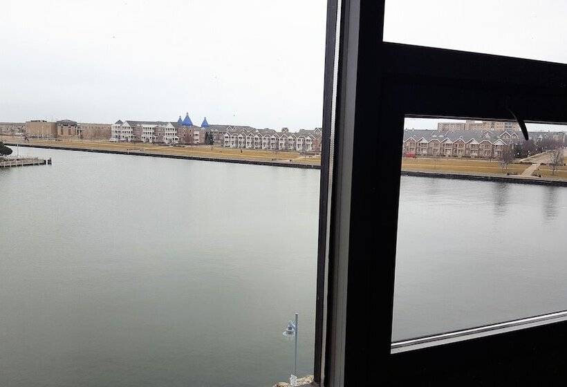 Номер Стандарт 2 Двуспальные Кровати, Wyndham Garden Kenosha Harborside