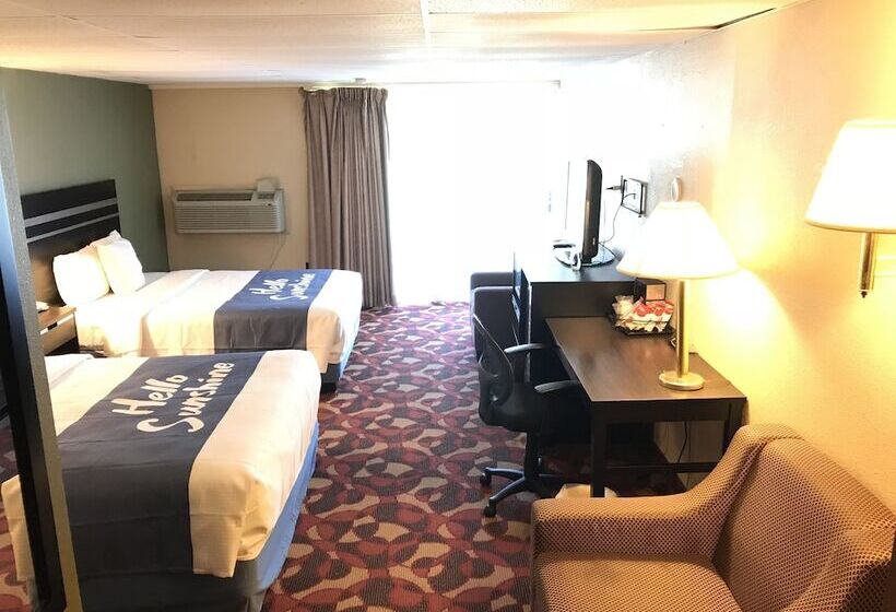Номер Стандарт 2 Двуспальные Кровати, Days Inn By Wyndham Carlisle North