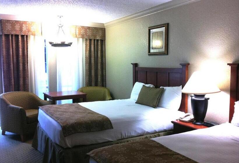 Номер Стандарт, Inn Of The Hills Hotel And Conference Center
